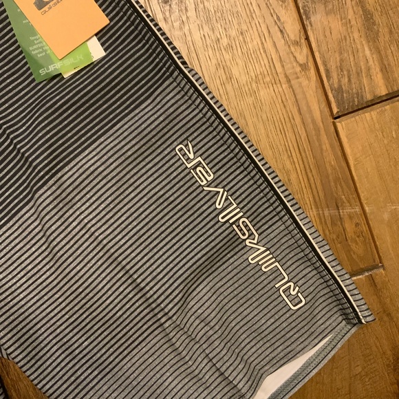 Quicksilver surfsilk swim trunks made from recycled plastic bottles. Size 29. - Picture 2 of 7